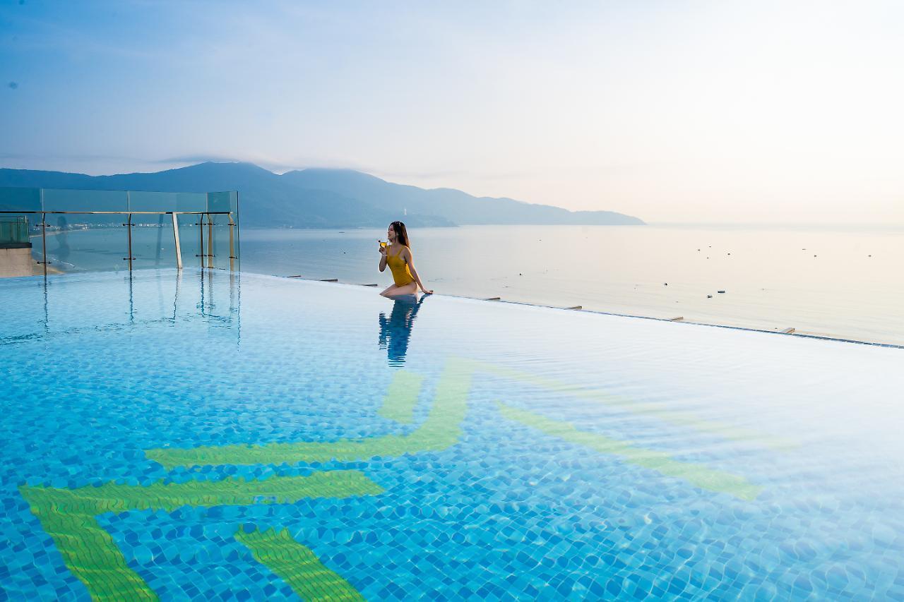 Maximilan Danang Beach Hotel Da Nang Exterior foto