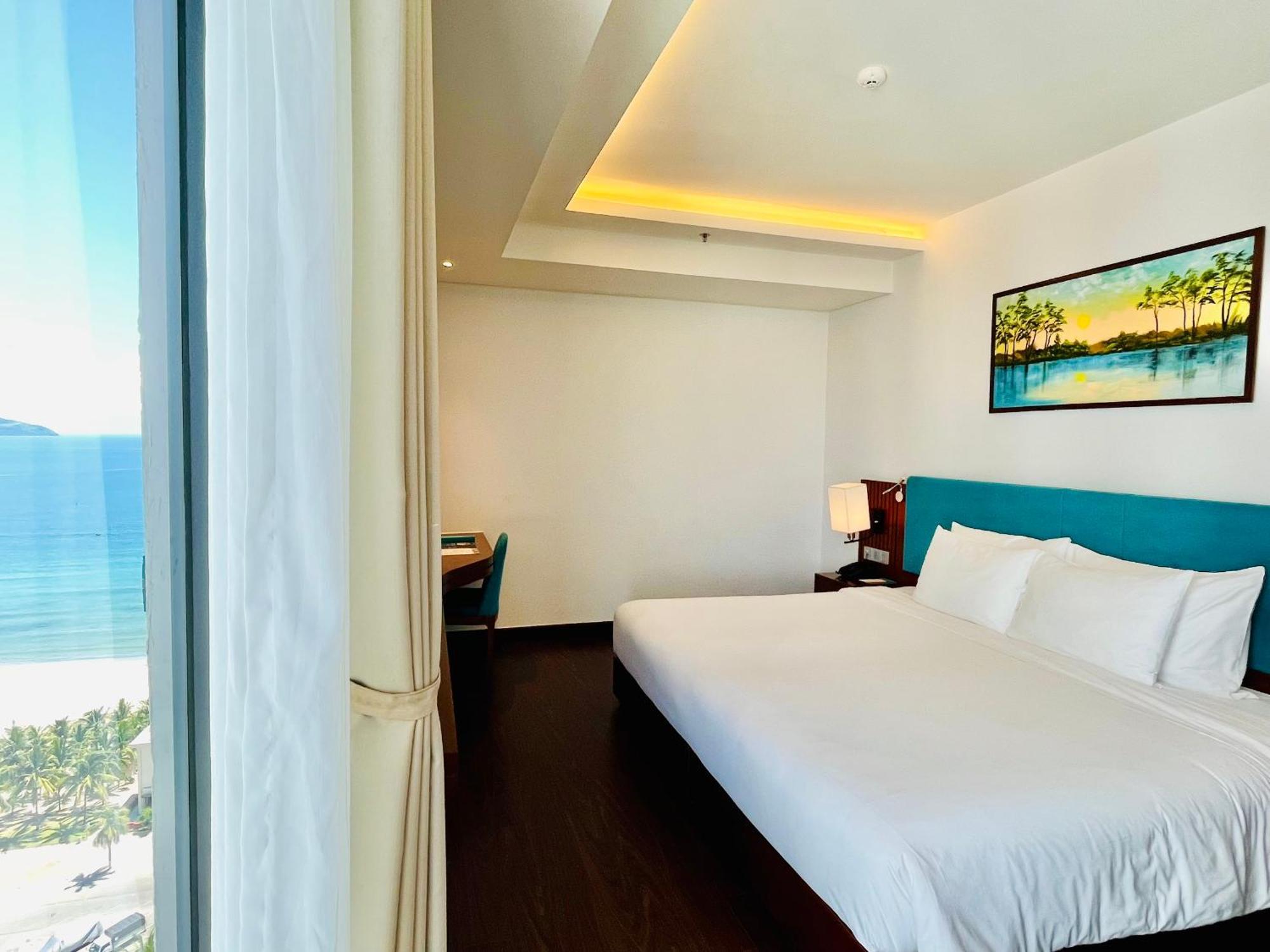 Maximilan Danang Beach Hotel Da Nang Exterior foto